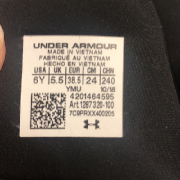 UA slides -(say youth boys 6)  would fit woman size 7/7.5 - Picture 3 of 3